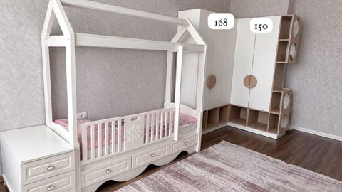 Uşaq yataq dəsti 400azn satılır. Matras verilir. Ünvan Ayna Sultanova — Bakı