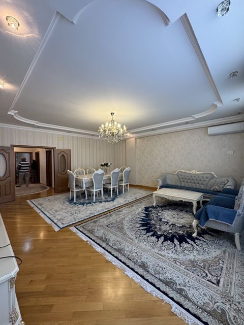 Satılır 4 otaqlı yeni tikili 140 m² — Bakı