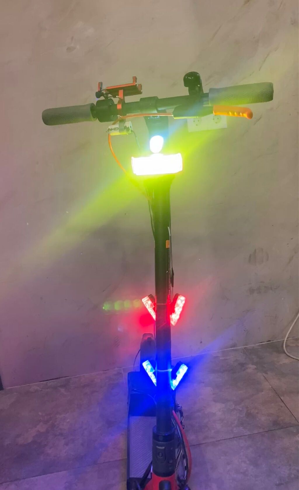 İşlənmiş Elektrik samokat 10", 351 - 500 Vt, 26 - 35 km/s, Ünvandan götürmə, Ödənişli çatdırılma — Skuterlər, Saray