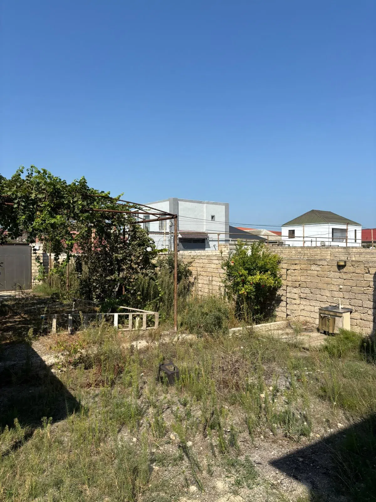 6 otaqlı həyət evi 240 m² satılır — Bakı