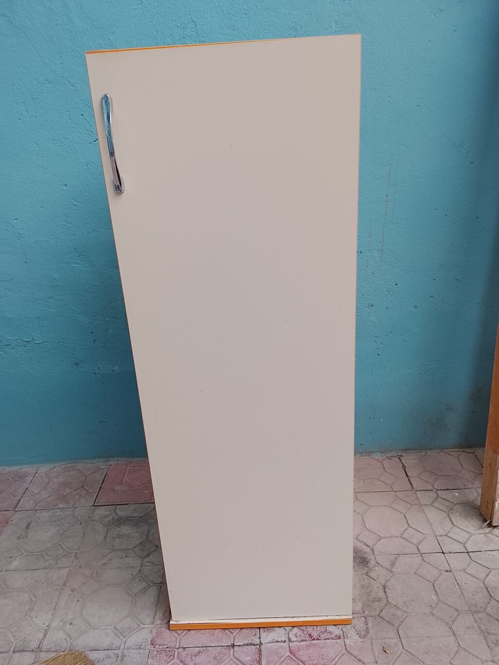 Tək qapılı geyim dolabı - Material: laminat/MDF tipli taxta lövhələr — Şkaflar, Xırdalan