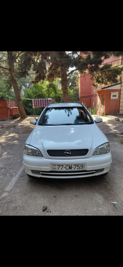 Opel Astra Universal – ağ rəng Xüsusiyyətlər: - Kuzov: universal — Bakı