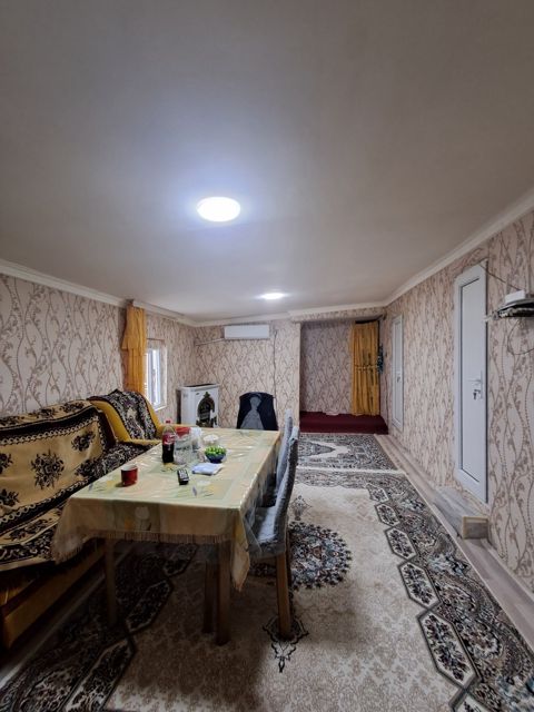 Həyət evi, İnşaatçılar m — Дом, вилла