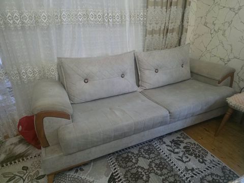Divan Satılır 250 azn. Açılır, bazalıdır. Ünvan Yeni Yasamal (SemaG) — Bakı