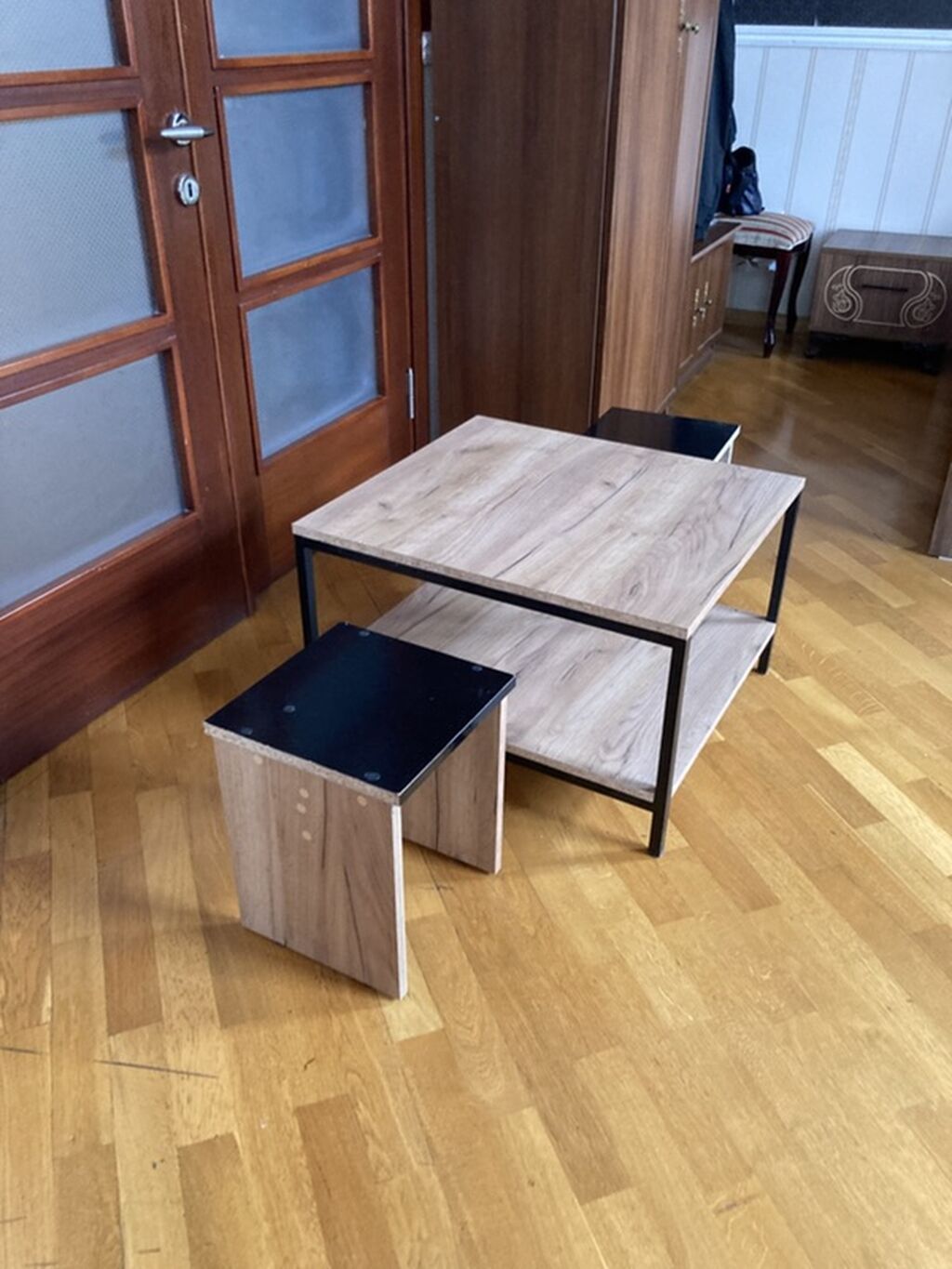 Kvadrat kofe masası və 2 ədəd tabure dəsti - Dizayn: Minimalist və — Masalar və stullar, Bakı (9)