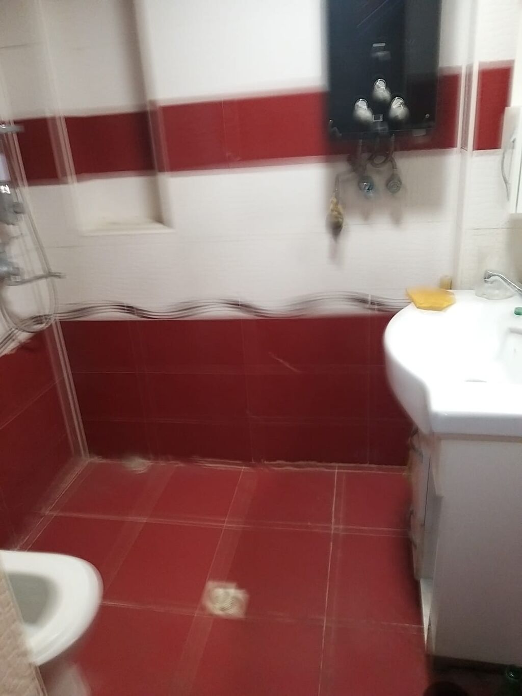 Azadliq prospekti metrosundan 10 deqiqelik mesafede 99 sayli mektebin — Mənzil, Bakı (2)
