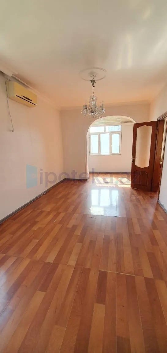 Satılır: 2 Otaq, Köhnə tikili, Nəsimi r., 4-cü mkr q., 50.00 m² — Bakı