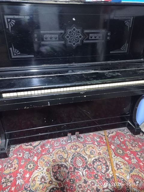 Upright piano – klassik dizaynlı, qara korpuslu. Xüsusiyyətlər — Bakı