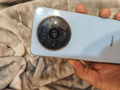 Redmi smartfon - Model: Redmi (dairəvi kamera moduluna sahib “AI — Bakı
