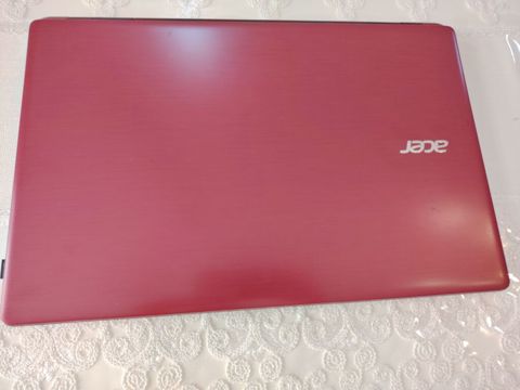 Acer Aspire E5-571G qırmızı noutbuk - Ekran: 15.6" (parlaq panel) — Sumqayıt