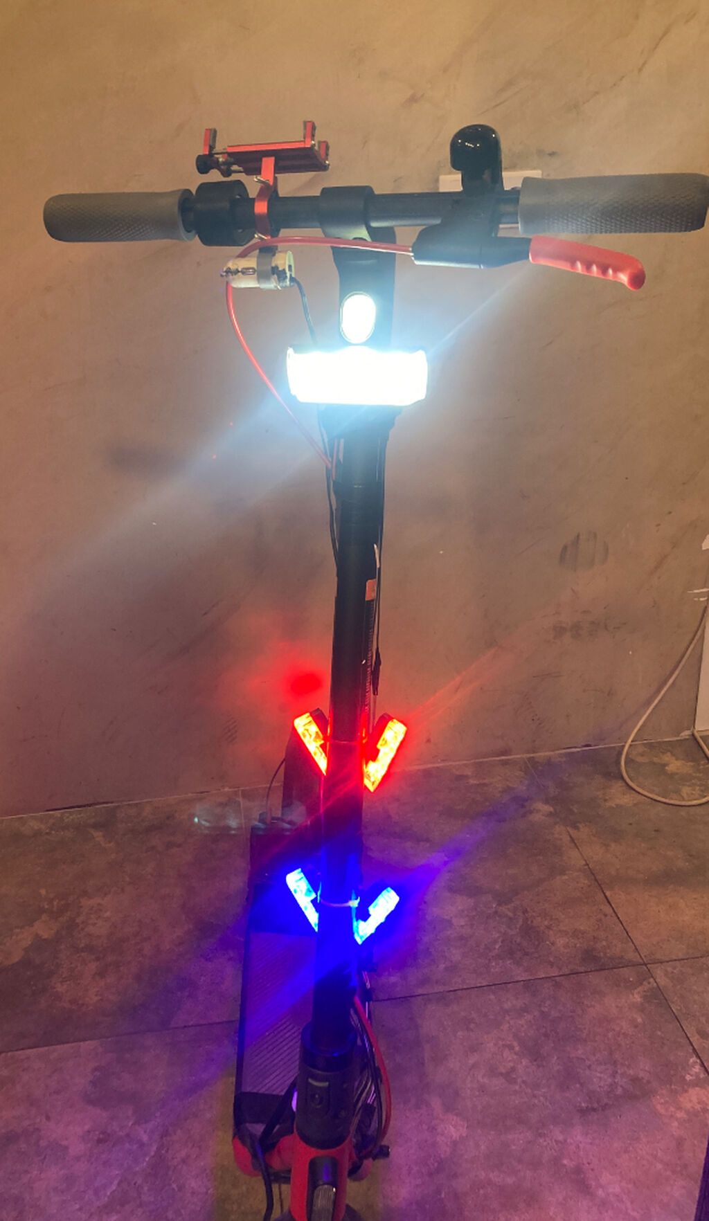 İşlənmiş Elektrik samokat 10", 351 - 500 Vt, 26 - 35 km/s, Ünvandan götürmə, Ödənişli çatdırılma — Skuterlər, Saray (2)