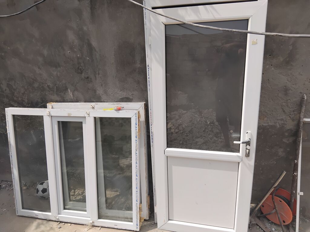 PVC Qapı – ağ rəng, şüşəli dizayn - Material: PVC profil - Rəng: Ağ — Pəncərələr, qapılar, balkonlar, Bakı (3)