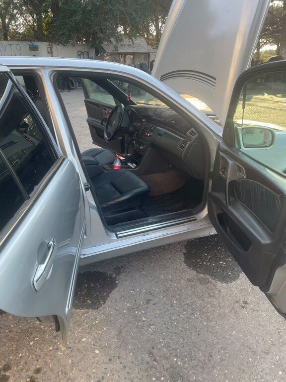 Mercedes E 320, 3.2 L, 1995 il, 642 000 km 99-KO-560 — Avtomobillər, Bakı (10)