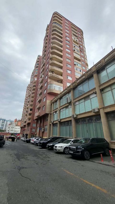 Satılır 4 otaqlı yeni tikili 200 m² — Bakı