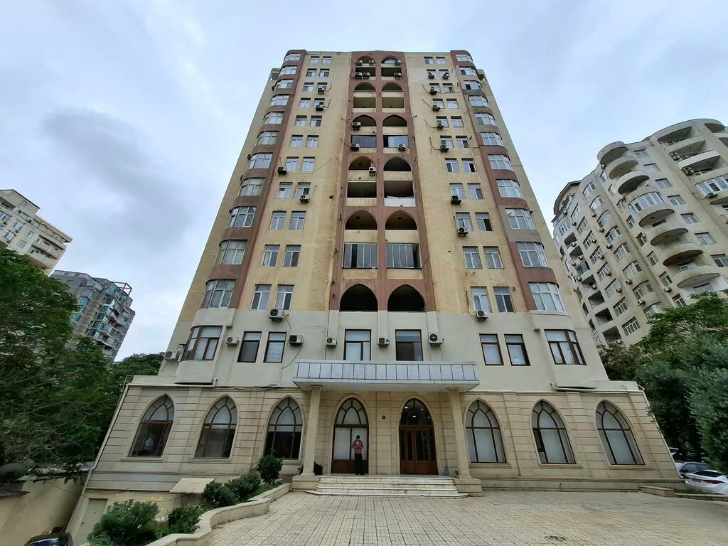 Rəşid Behbudov Küçəsində 3 Otaqlı Mənzil Kirayə Verilir Ərazi — Mənzil, Bakı
