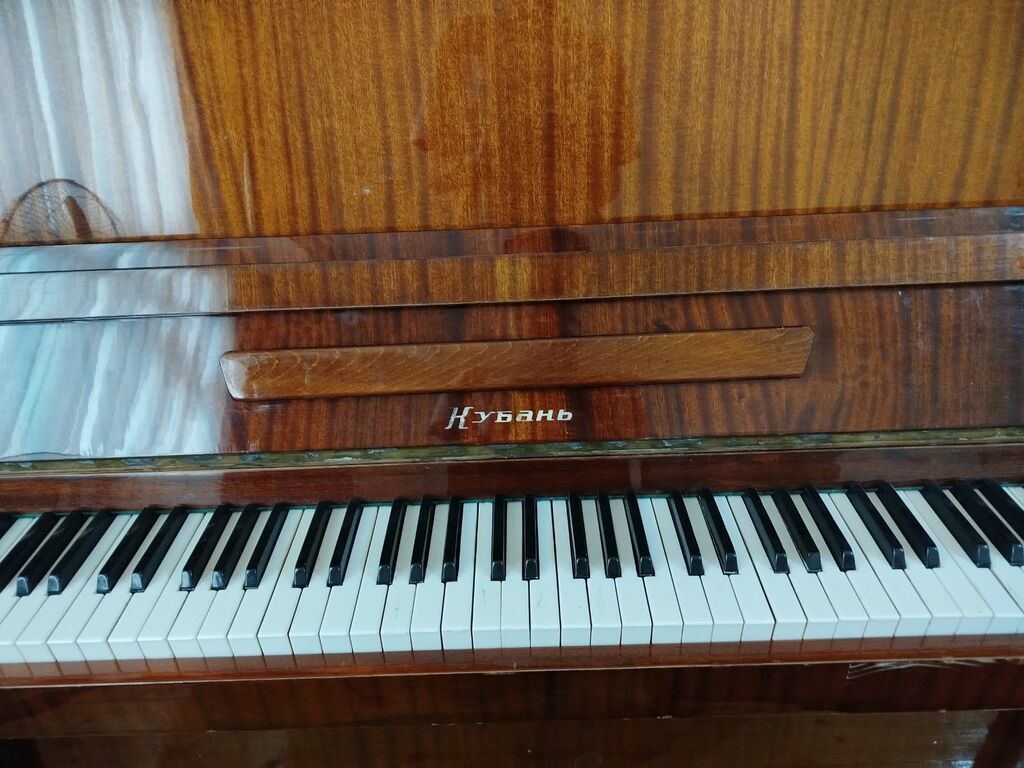 Upright pianino – “Kuban” modeli - Korpus: parlaq laklı, təbii ağac — Pianino və digər klaviş alətləri, Gəncə (4)