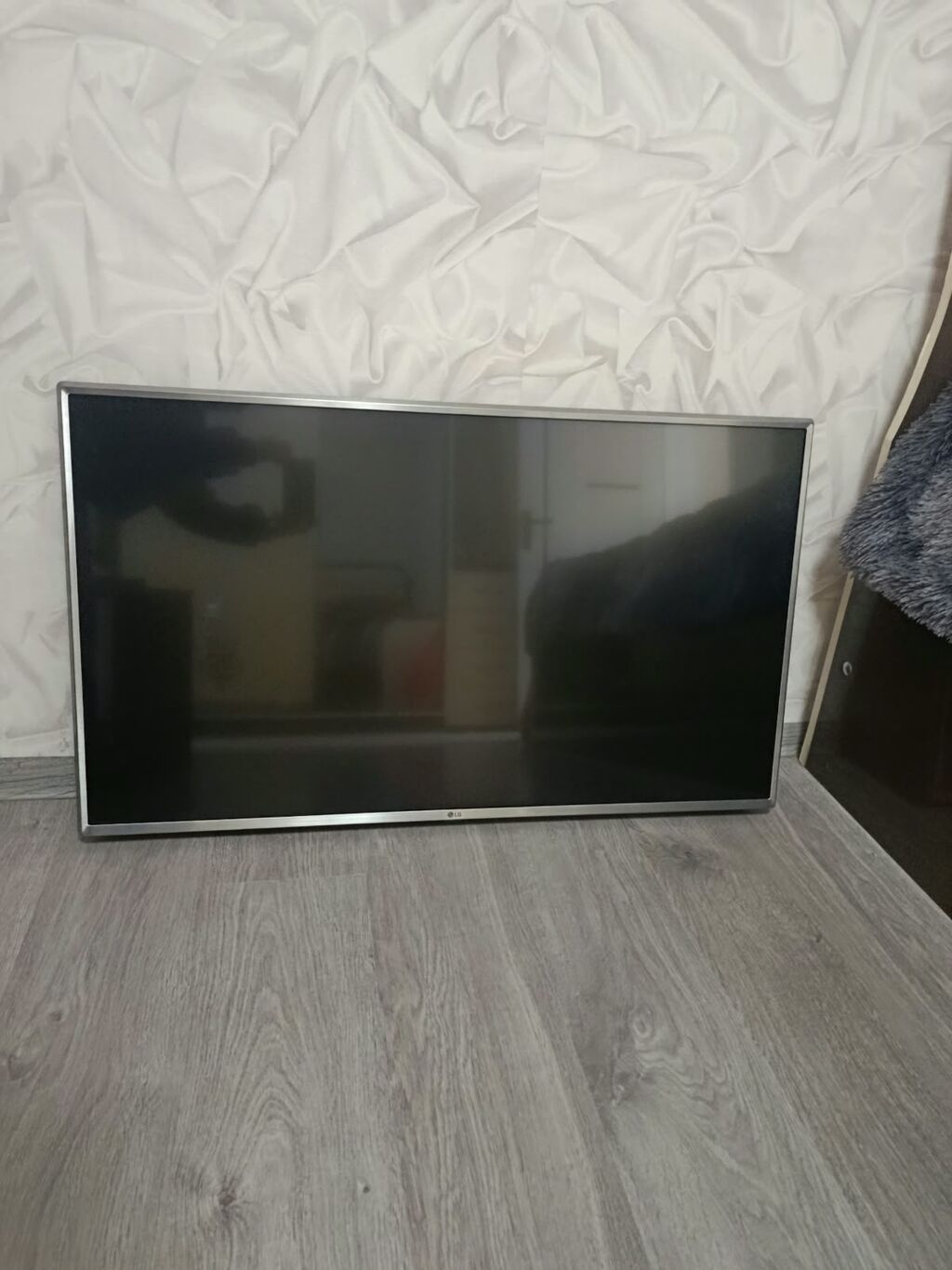LG LED televizor, təxminən 42–47 düym ekran ölçüsü. Nazik gümüş — Televizorlar, Sumqayıt (4)