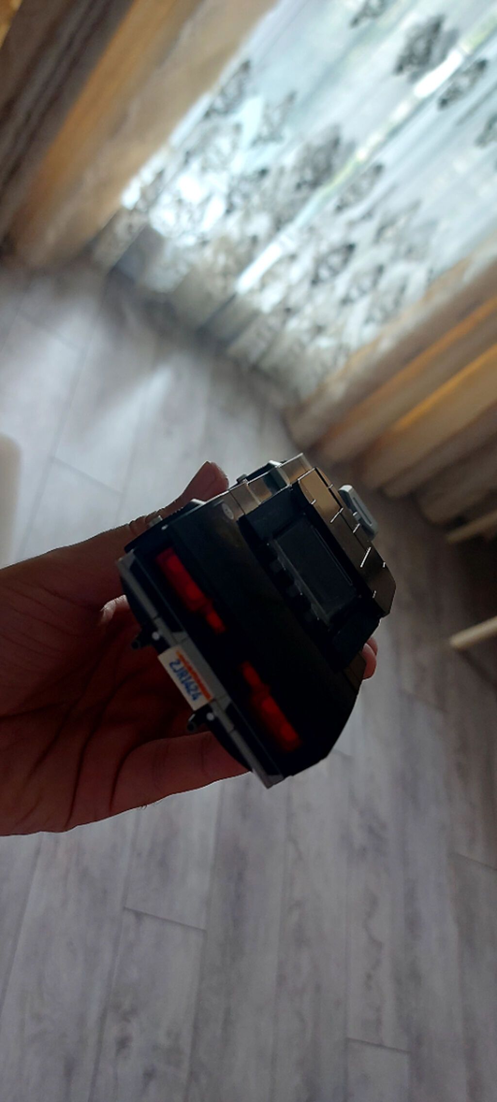 Qara rəngdə bloklardan yığılmış oyuncağ avtomobil modeli - Material — Konstruktorlar, Bakı (4)