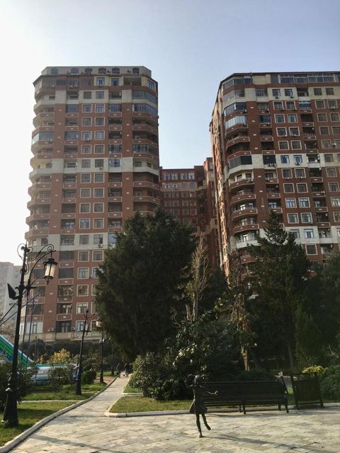 Satılır 4 otaqlı yeni tikili 130 m² — Bakı