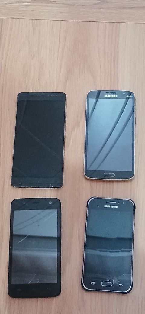 Samsung 8 GB, rəng - Qara, Qırıq, Sensor — Bakı