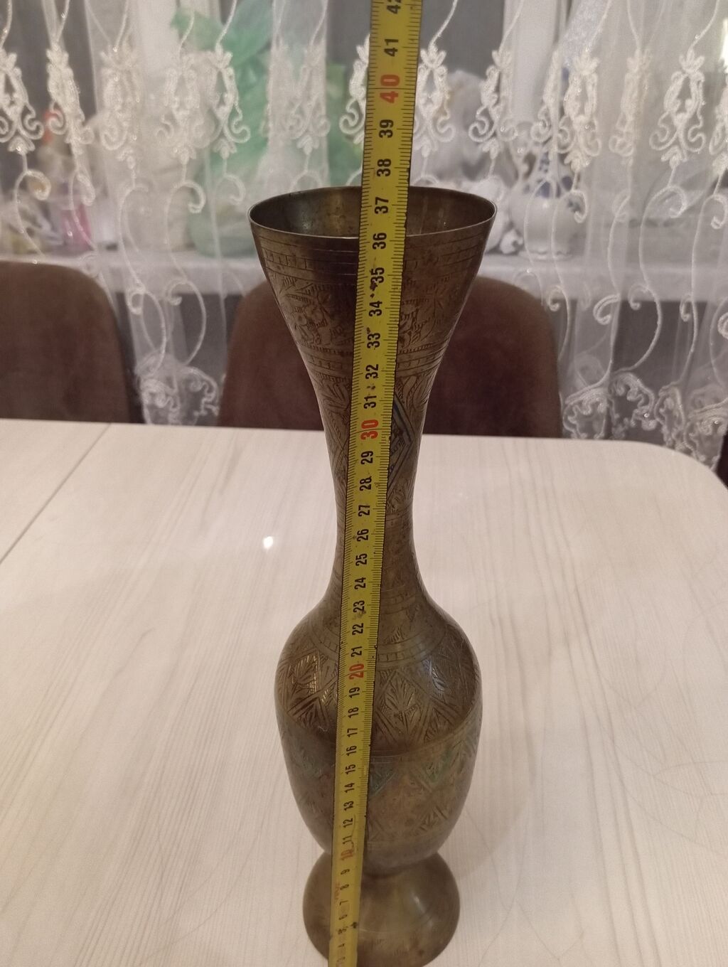 Bir vaza — Vaazalar, kreslolar, süni çiçəklər, Gəncə (2)