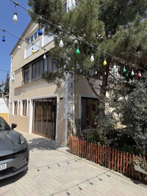 Satılır 7 otaqlı həyət evi/bağ evi 450 m² — Bakı