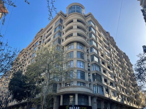 Satılır 5 otaqlı yeni tikili 280 m² — Bakı