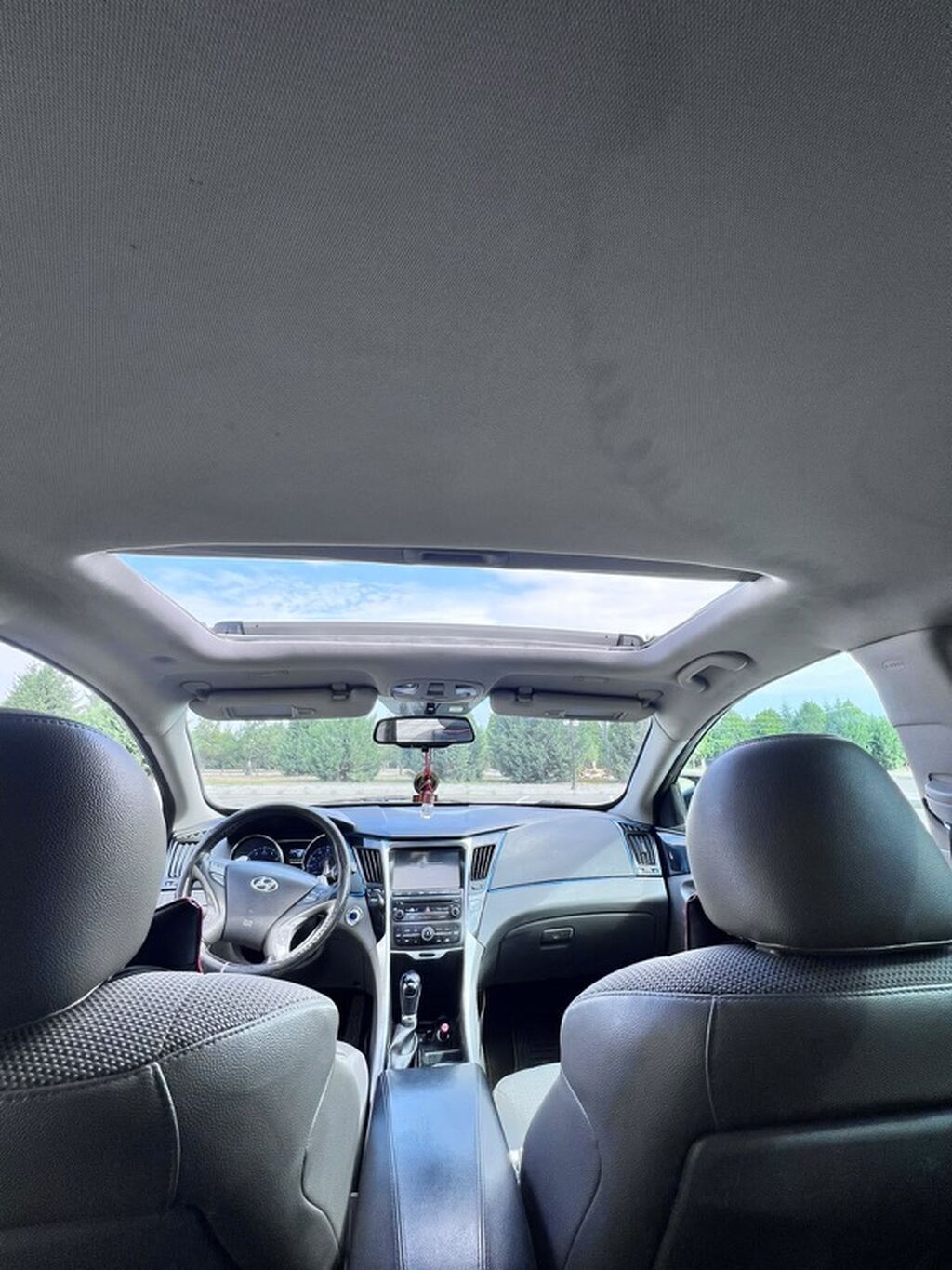 Hyundai Sonata sedan – boz rəngli, dinamik və komfortlu şəhər/tras 99-SA-962 — Avtomobillər, Ağdaş (4)