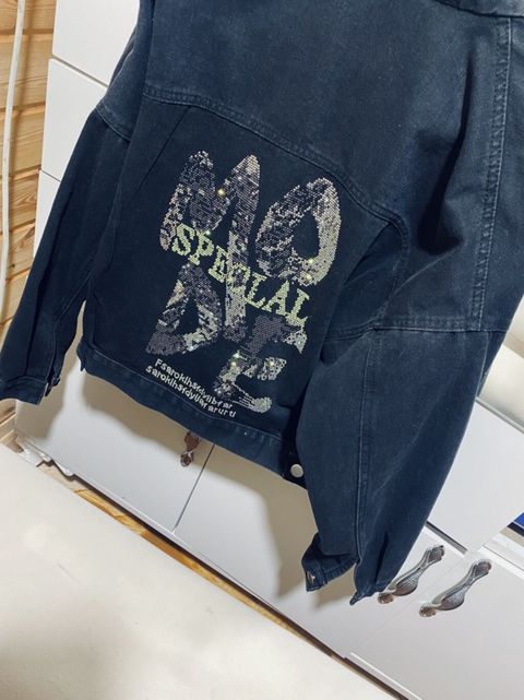 Qara denim ceket - Material: qalın denim (pambıq əsaslı) - Rəng: tünd — Masazır