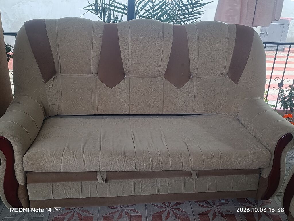 Bej rəngdə yumşaq mebel dəsti Tərkibi: - 3 nəfərlik divan - 2 ədəd — Yumşaq mobilya dəstləri, Saray
