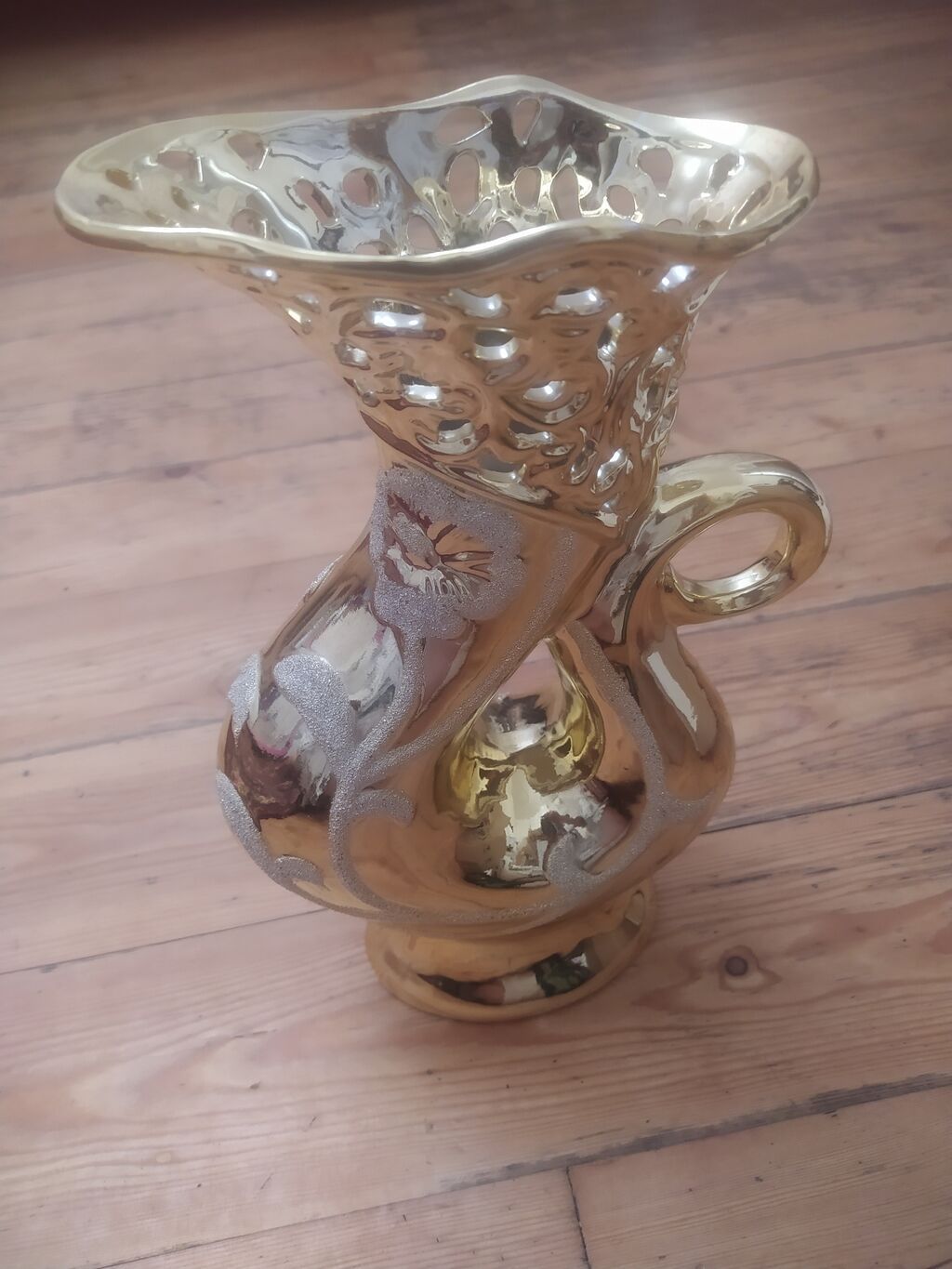 Bir vaza, Keramika — Vaazalar, kreslolar, süni çiçəklər, Bakı (2)