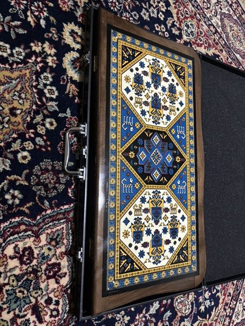 Qoz ağacından hazırlanmış nərd satılır. Təbii qoz ağacı, möhkəm — Bakı
