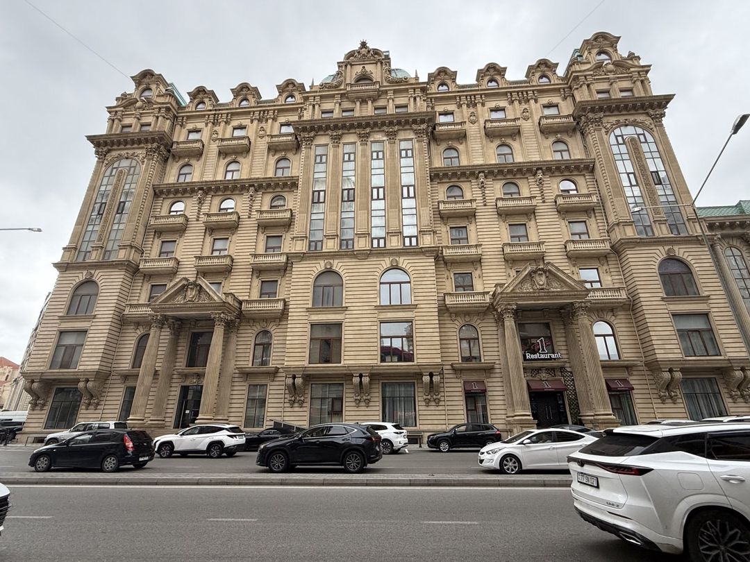 Satılır 6 otaqlı yeni tikili 320 m² — Mənzil, Bakı (2)