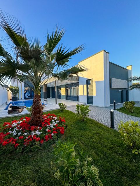 Satılır 5 otaqlı həyət evi/bağ evi 300 m² — Bakı