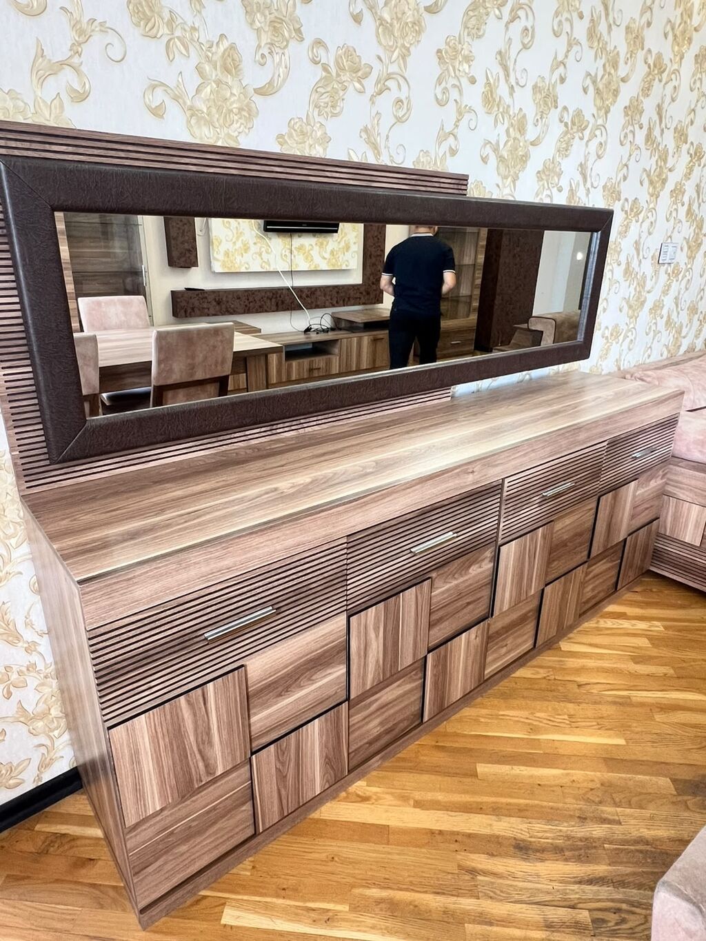 Kamot satilir Qiymet 120 azn Olcu. Eni 2.08 hündürlük 1.50 şüşə — Komodlar və tumbalı, Bakı
