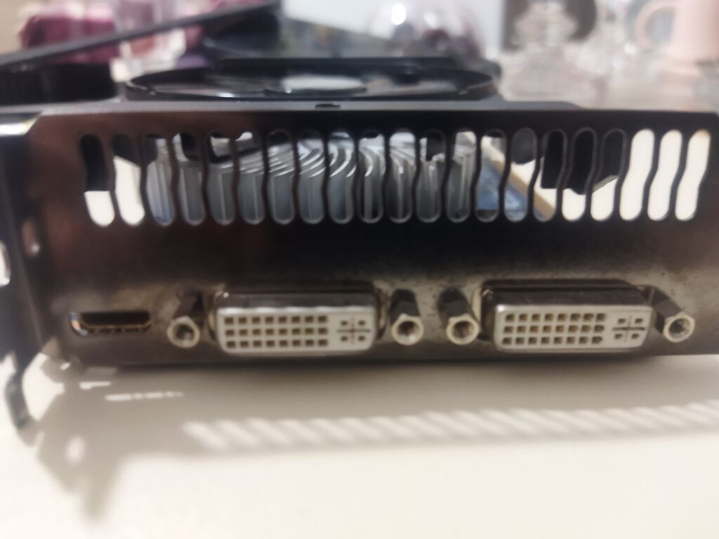 Videokart Gigabyte GeForce GTX 550 Ti, 4 GB, İşlənmiş — Qrafik kartlar, Xırdalan (4)