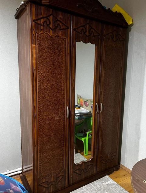 İşlənmiş, 3 qapılı, Güzgülü, Qəhvəyi, Taxta, Açılan, Düz dolab — Bakı