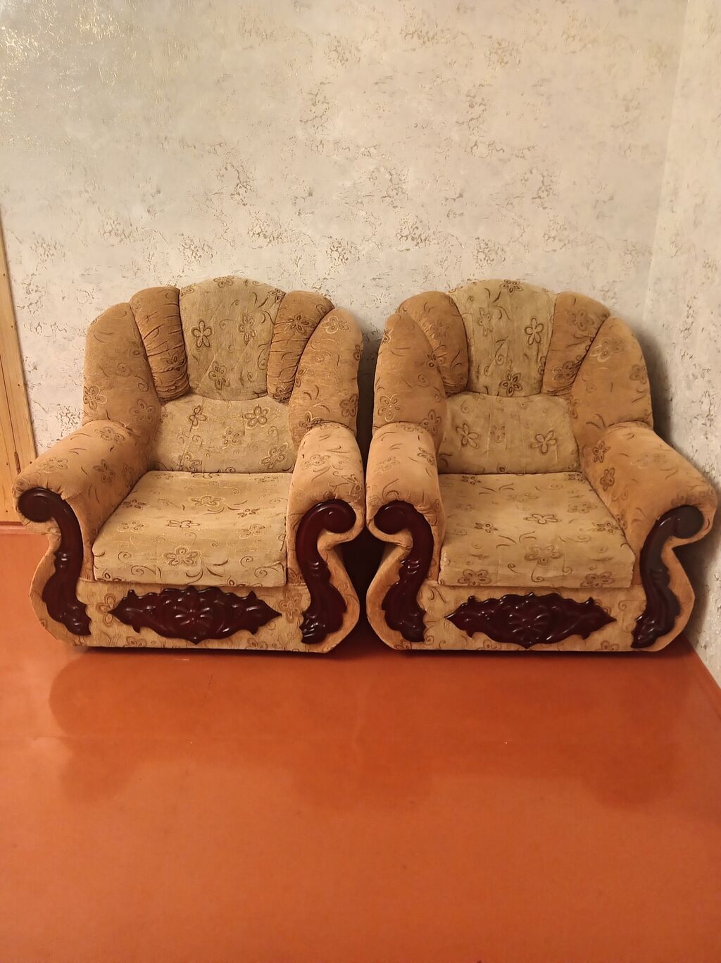Klassik üslubda yumşaq mebel dəsti Tərkibi: - 3 nəfərlik divan - 2 — Yumşaq mobilya dəstləri, Saatlı (2)