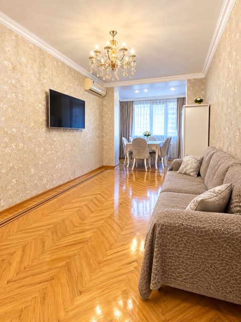 Satılır 4 otaqlı köhnə tikili 100 m² — Bakı