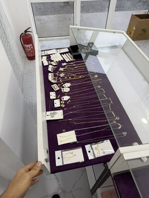 Zinət əşyaları vitrin dəsti – mağaza və butiklər üçün - Material: ağ — Şirvan