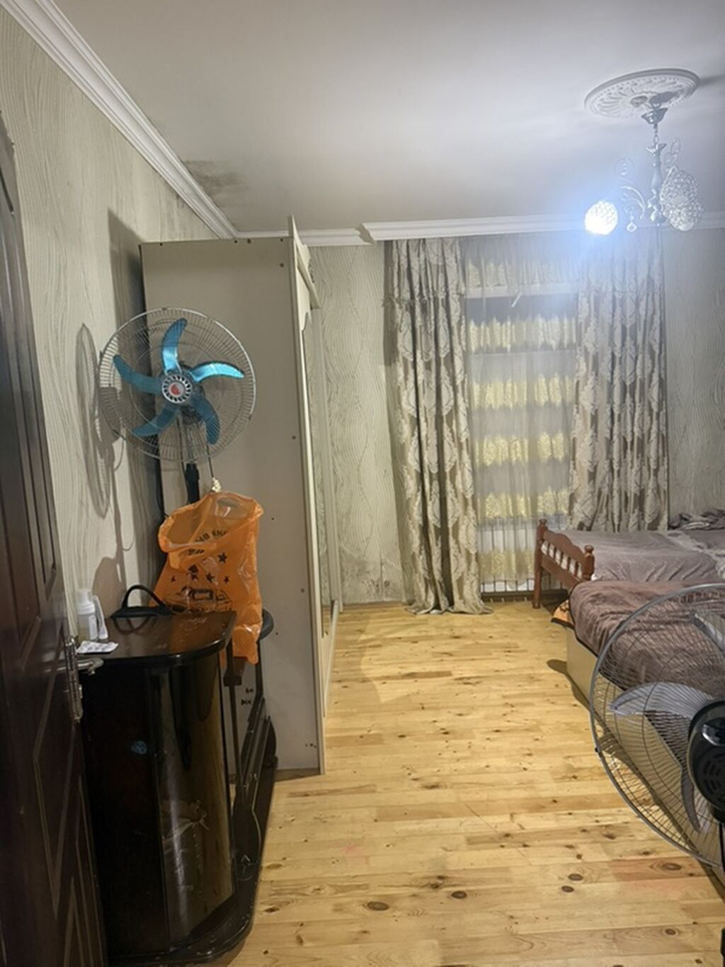 Ev çilegerde yerleşir. Hal hazırda yaşayış var. 131 nömreli marşurut — Ev, villa, Digah (4)