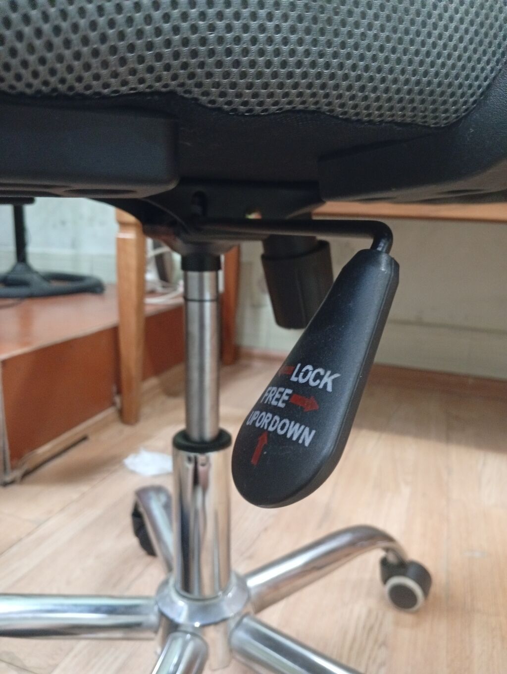 Mesh bel dəstəkli ofis kreslosu - Nəfəsalan tor (mesh) arxa hissə — Ofis mebeli, Bakı (3)