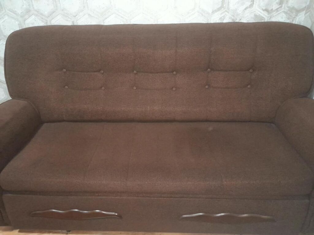 Qəhvəyi rəngdə 3 nəfərlik divan - Klassik dizayn: yumru qol — Divanlər, Bakı (2)