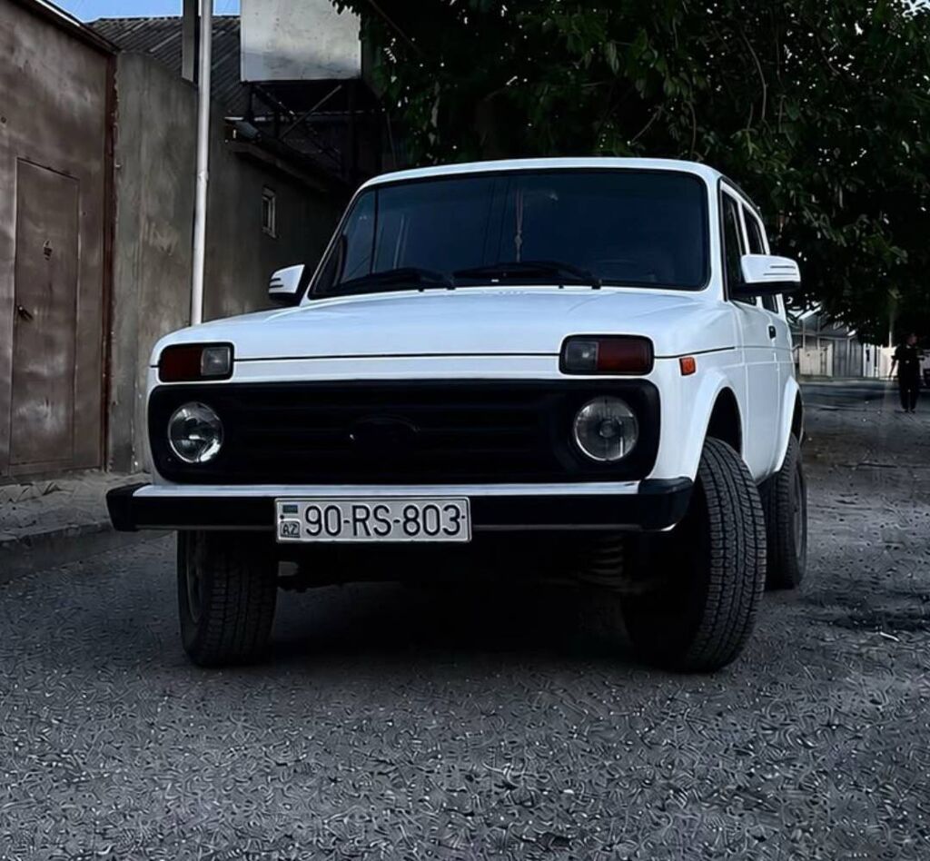 Lada Niva 3 qapı, ağ rəngli ofroud Xırda kosmetik işləri var 20-OR-530 — Avtomobillər, Gəncə (10)