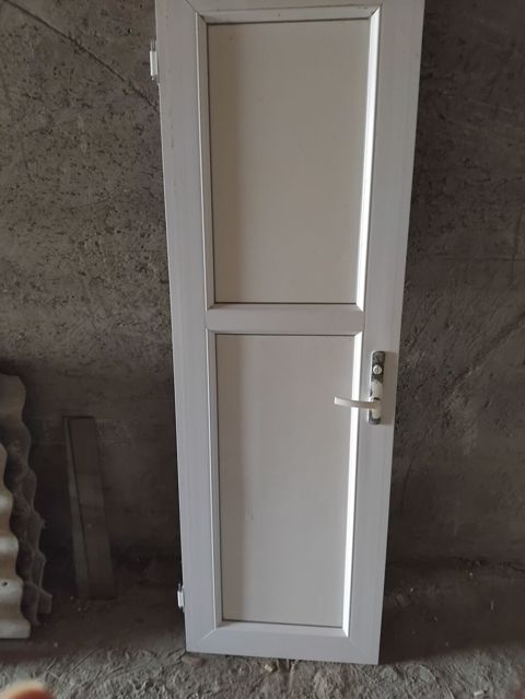 PVC Qapı – ağ rəng, şüşəli dizayn - Material: PVC profil - Rəng: Ağ — Bakı