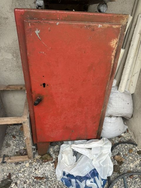 Qırmızı metal seyf/dolap - Material: qalın metal konstruksiya - Rəng — Bakı