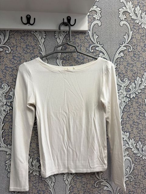 Ağ rəngli uzunqollu köynək/bluza - Model: sadə və minimal dizayn — Bakı