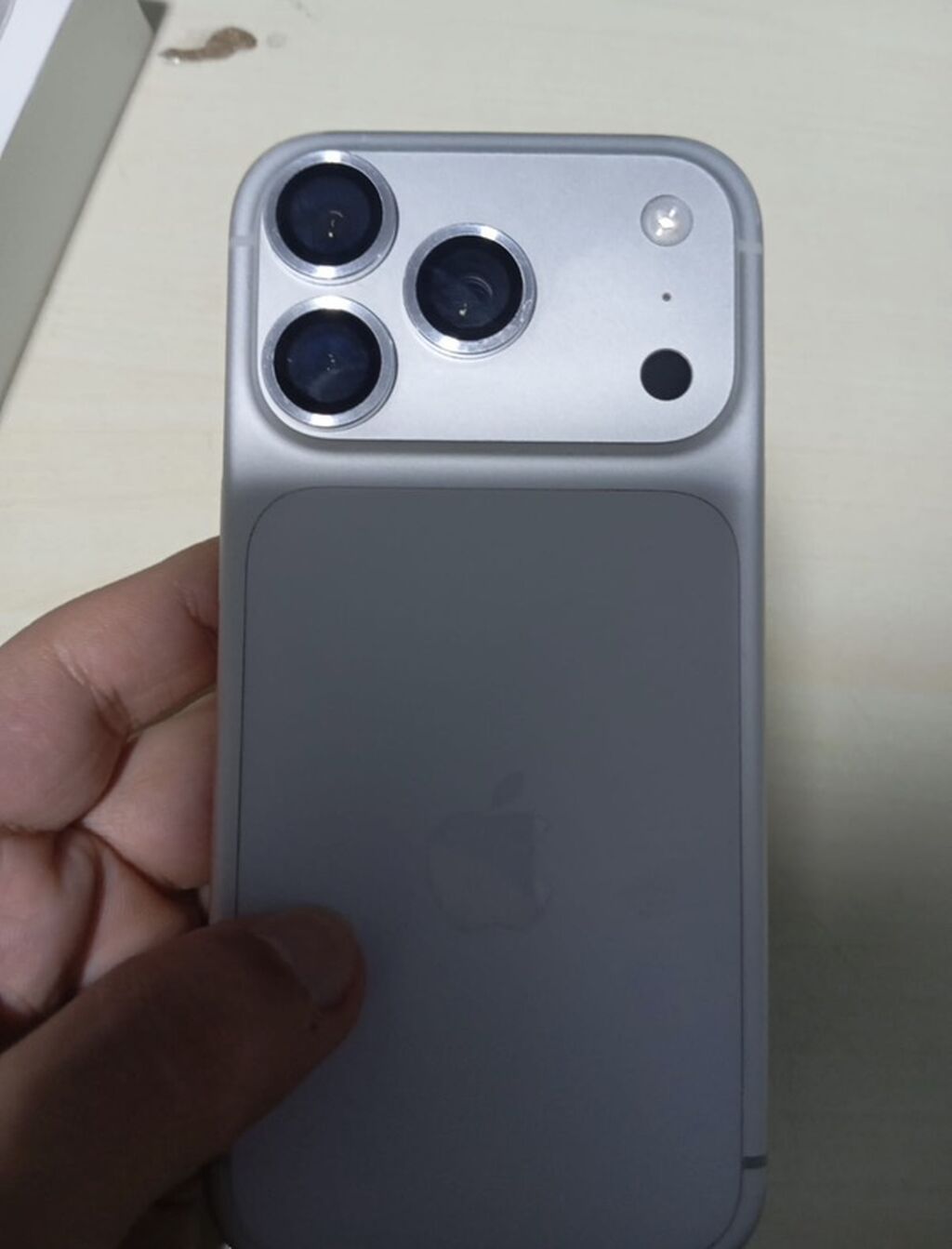 IPhone 17 Pro, 256 GB, Ağ, Barmaq izi, Simsiz şarj, Face ID — Apple iPhone, Bakı (5)