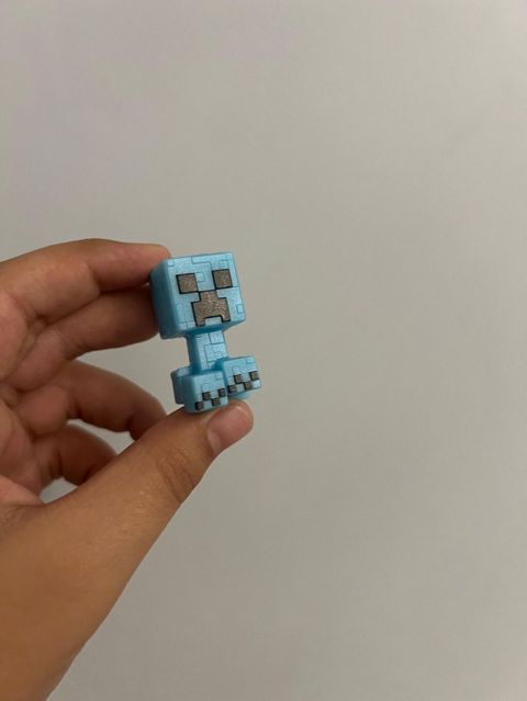 Mini fiqur – mavi rəngli, Minecraft üslubunda “Creeper” obrazından — Bakı