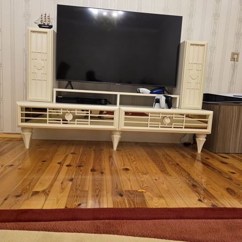 Yeni, Düz TV altlığı, Polkalı, Taxtalı — Xırdalan